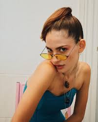 Lulita la mas hermosa DEL PLANETA usando el collar de Obsidiana Negra,  Calcita Naranja y Jaspe Rojo (sin stock 😅) todos los collares con cadenita  snake de acero quirúrgico 💌 irispiedras.mitiendanube.com