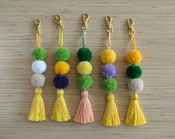 Pom Pom Porte Cle Ombre Pompon Rose Cle Chaine Bleu Pom Pom Etsy Pom Pom Bag Charm Pom Pom Keychain Tassel Bag Charm