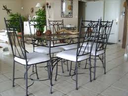 Comme l'aménagement d'une zone repas dans une petite cuisine minimaliste, les lignes délicates des chaises en de plus, le métal se décline en une large gamme de finitions, allant du fer forgé à la structure en aluminium ou tubulaire chromée. Salle A Manger Fer Forge Occasion Salle A Manger Verre Salle A Manger Table A Manger Fer Forge
