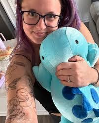 Elizabeth Pickle's Instagram, Twitter & Facebook