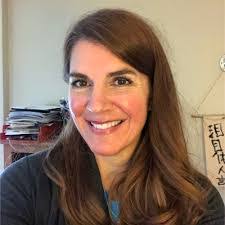 Carolyn Petsche's Instagram, Twitter & Facebook