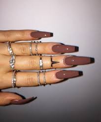 They look best on plain tees and denim items like jeans and jackets. 15 Acrylic Baddie Nails Inspired Beauty