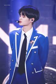 A fan filmed wanna one's lee daehwi receiving a business card and the video of . Lee Daehwi Wanna One World Tour Wanna One Br Amino