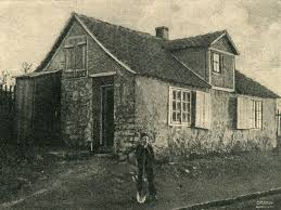 Hannover 1900 Die Abgedruckte Fotografie Untertitelt Das Alte Lindener Armenhaus Im Volksmunde Huhnerloch Genannt Zeigt Ein House Styles Hannover Home
