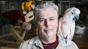 Het leven bij Dennis Papegaaien: 'Houd je snavel!'