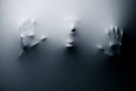 Ziemlich oft kommt es vor, dass im raum an bestimmten stellen die temperatur voreinander abweicht und die menschen, die im haus anwesend sind können luftströmungen an gewissen stellen verspüren. Hier Sind 7 Anzeichen Dass Geister In Deinem Haus Sind