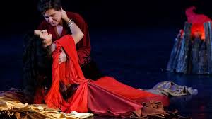 День театра в Волгограде, черноморские дельфины, «закликания» весны и  пасхальные традиции - KP.RU