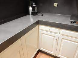 finition beton sur anciens carreaux d un plan de travail et de la credence placards d origine en bois cuisine beton repeindre cuisine plan de travail cuisine