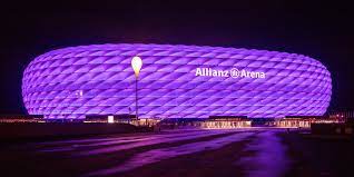 Find the perfect allianz arena stock photos and editorial news pictures from getty images. Allianz Arena Leuchtet Am 3 Dezember In Lila Fc Bayern