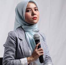 Is gray paint going out of style 2019 wanita cantik berhijab. Emcee Nadhirah Azkah