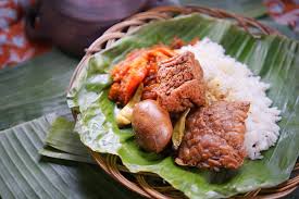 Ukuran mie yang agak besar dengan tekstur yang kenyal berpadu sangat pas dengan sawi dan potongan ayam. 8 Rekomendasi Sarapan Enak Di Yogyakarta Nggak Cuma Gudeg Lho Reservasi Travel Blog