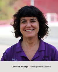 Catalina Arteaga es investigadora adjunta de LABOFAM y actualmente se  desempeña como docente en el Departamento de Sociología de @facsouchile.  Además, es co-investigadora del proyecto Fondecyt Regular N°1240079,  titulado “La vejez avanzada