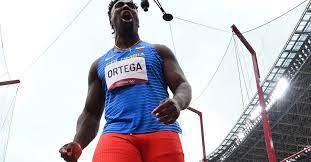 Discus throw bryan clay throws 53.79m, the furthest ever discus throw in olympic decathlon history (getty images). Ir8zjry9ymlhrm