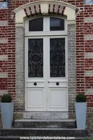 Porte D Entree En Chene Massif Porte Entree Maison Entree Maison Escalier Exterieur