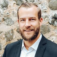 Daniel Glagow: Ausbildung und Berufserfahrung