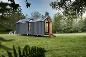 The cabin has a unique shape which is created by the angled roof which is 17' on one side, hence the name 'the wedge'. Tiny Homes On Wheels That Are The Trending Micro Living Setups You Will Love Yanko Design