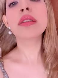 🩷✨️ Cada mujer es única, cada una tiene una luz interior que la hace  especial. Somos únicas y cada una brilla a su manera ✨️🩷🌹 . . . . 🤭  Estoy super