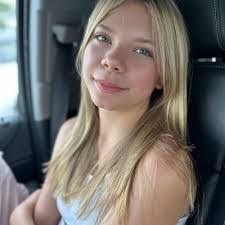 Sarah Ante's Instagram, Twitter & Facebook