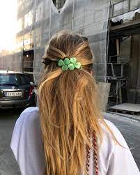 Matilda Djerf Messy Hair Style Texturized Hair With Flower Hair Clip Hair Styles Hair Hair Inspiration