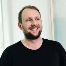 Pharma holt beim Brand Building auf