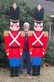 Giant Toy Soldiers This Christmas Yard Art Decoration Was Made To Order By Art De Yard Design C The Christmas Soldiers Christmas Yard Art Christmas Props