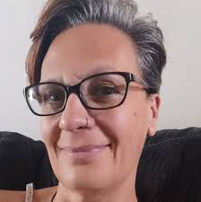 Who is making desserts near the strip and delivers in Las Vegas?