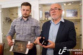 Фото дня: в Україну повернули особисту печатку київського князя ...