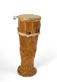 Alat musik tradisional ini terbuat dari kayu yang dipotong sesuai dengan ukuran dan disusun diatas alas kayu yang berfungsi sebagai resonator. Tifa Wikipedia Bahasa Indonesia Ensiklopedia Bebas