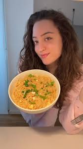 Mango Sticky Rice 🍚🥭 Zutaten: 150 g Klebreis (Sticky Rice) 200 ml  Kokosmilch 2 EL Palmzucker 1,5 EL weißer Zucker 1/4 TL Salz 1 reife Mango 1  TL gerösteter Sesam #mango #stickyrice #rice #mangos #easyrecipe  #schnellerezepte