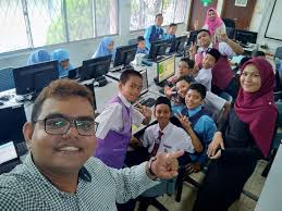 It has around 29 901 997 inhabitants, 4 589 000 landlines and 41 325 000 cell phone users. Local Guides Connect Innovation And Technology Are Everywhere Where Ar Local Guides Connect