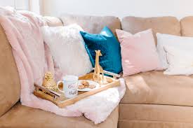 Neutral bedroom with pops of color. How To Decorate A Neutral Living Room With Pops Of Color Bianca Dottin