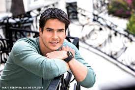 Por siempre mi amor es una telenovela mexicana producida por ignacio sada madero.es una readaptación de mi segunda madre, original de abel santa cruz y realizada en 1989. Daniel Arenas El Actor Colombiano Que Conquisto Mexico El Nuevo Herald
