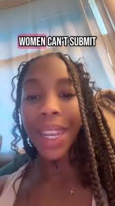 La chica con el cuaderno y su misión