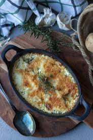 Het Ultieme Franse Bijgerecht Ik Heb Het Over Gratin Dauphinois Ofwel Aardappelgratin Dat Is Echt Smullen Lees Het Recept Op Bo Bijgerechten Gratin Lekker