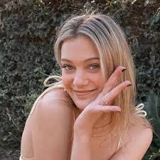 Melody Romero's Instagram, Twitter & Facebook