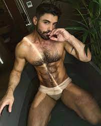 thumbs.pro : elnerdo19:Sexy Fitness Coach, Thiago Lazzarato! Definitely  would not mind being trained by him! 💪🏼🤤😈❤️🥰😍🙈