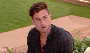 The series was narrated by iain stirling. Maura And Tom On Love Island What Happened Between Maura And Tom Tv Radio Showbiz Tv Express Co Uk