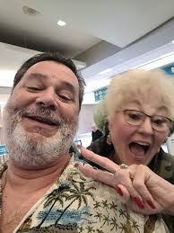 Robert Anacker's Instagram, Twitter & Facebook