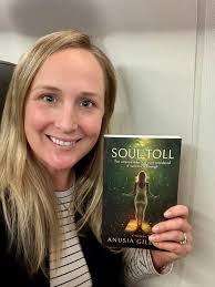 Santas ashore! More than 20 #Santas paddle boarded from Pleon Yacht Club to  Riverside Beach and then State Street Landing Sunday morning.... The annual  tradition raises money for the Marblehead Food Pantry.