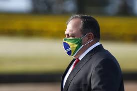 Eduardo pazuello gcma (rio de janeiro, 1963) é um general de divisão do exército brasileiro. Ministro Da Saude Usa Mascara Do Sus E Bandeira Do Brasil De Cabeca Para Baixo Poder360
