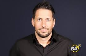 C'est ainsi que ça se termine, 12 ans de bonheur ici à Radio X. Le 4  juillet j'ai fait part à mes patrons que je devais quitter CHOI pour  atteindre mes objectifs