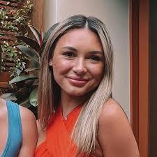 Olivia Crawford's Instagram, Twitter & Facebook