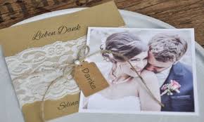 Wie du schnell eine schöne und individuelle. Hochzeitseinladungen Mit Kraftpapier Spitze Und Foto Sag Es Mit Karten De Dankeskarte Hochzeit Vintage Dankeskarten Dankeskarte Hochzeit