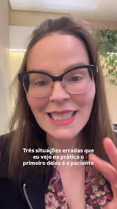 3 erros do jovem paciente:, 1-Acreditar que com o passar da idade é normal  ter dor , 2-Não tratar uma dor por ter se acostumado com ela, 3-Atribuir  dores articulares por alteração de postura ou ...