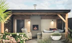Atmospharische Veranda Mit Holzofen In Einem Eleganten Grunanlage Von Ausserer Pracht Gemacht Aussenkamin Gartenhaus Mit Veranda Garten