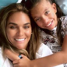 Con su pediatra la Doctora Marines , ya en tratamiento ❤️🌟💙