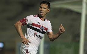 Foi pelo alto que o time. Enquanto Negocia Rescisao Com O Sao Paulo Hernanes Treina Por Conta Propria Lance