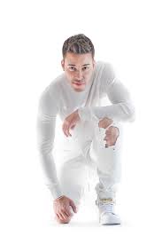 Geoffrey royce rojas, conocido artísticamente como prince royce es un cantante de bachata y productor prince royce 440. Prince Royce A Bachata Star Talks About His First English Album The New York Times