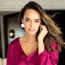 Andreea raicu, surprinsă de paparazzi părăsind casa lui matei stratan, în miez de noapte! Andreea Raicu RadiazÄƒ De Fericire In Preajma Lui Matei Stratan Gesturile FÄƒcute De Afacerist Au Surprins O Pe VedetÄƒ Tacataca Ro