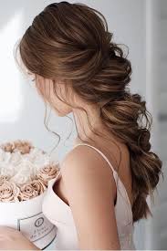 I capelli lunghi ti permetteranno di osare con vari stili di acconciature: Best Wedding Hairstyle Trends 2019 Wedding Forward Acconciature Capelli Lunghi Sposa Acconciature Capelli Semiraccolti Sposa Capelli Per Spose